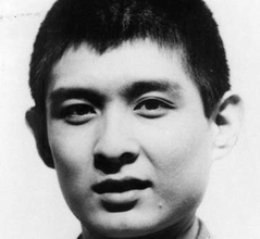 父は伝説の400勝投手、母は元宝塚男役〝華麗なる遺伝子〟64歳になった金田賢一の近影に「年齢を重ねてもスタイルが良くて本当にお洒落」「ポッキーのCM覚えてる！」の声