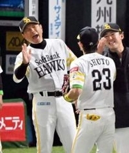 「佑京に悪いことをした」ソフトバンク小久保監督、周東佑京に試合中謝罪　中堅手捕球の微妙な判定もリクエストできず