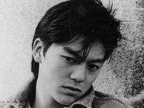 「僕たちの知ってる尾崎とは違う」急逝から34年…尾崎豊さん〝父の顔〟写真に「無限に見ていられる」