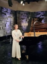 「まさか幼馴染でライバルの2人が…」電撃婚＆妊娠発表から2年…音楽界ビッグカップル〝仲良し自撮りショット〟に「お似合い」「一生の宝物になる写真」の声