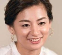 「えー尾野真千子って沖縄で居酒屋やってんの⁈」氷川きよしのSNSに登場…〝酒場の女将姿〟に驚きの声「いい生き方してる」「女優さんなのに…」