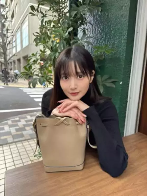 「左腕がクリームパンみたい」33歳女優〝肉感的〟サウナ着ショット「艶感ヤバっ」「大人の色気」