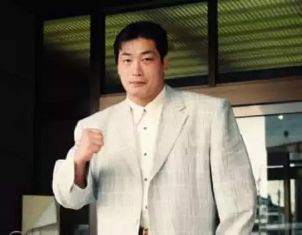 50代後半男性に〝ほぼガチ〟水平チョップ、小橋健太さんの衝撃シーンが大反響「ひぇ～～～～～!!」「ファンにはたまらない」