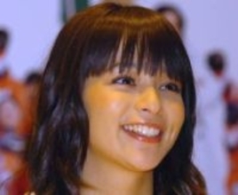 「老け込みが激しい気が...」TV番組で元日本代表選手と電撃離婚発表…加藤ローサ〝公園ビール〟ショットに反響「全然老けてない」「新たな恋は順調？」