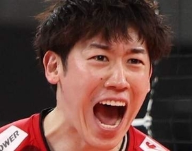 「よく見ると肩に…」「どうした⁈」石川祐希、在トルコ大使館訪問の〝私服〟に騒然「バレーしか頭に無いから…」「母性本能をくすぐりにきてる」