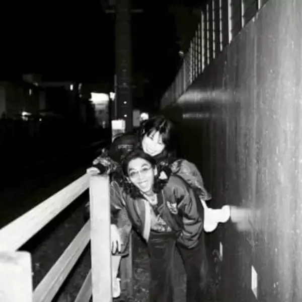 先月結婚発表の人気俳優〝幸せダダもれ〟ショットに「これからもカッコよく」「たまには遊んで」