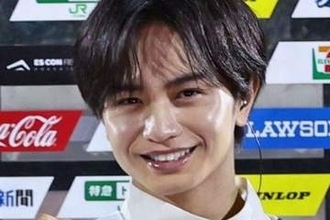 「こ、これは…」「ラーメンの具と比べて明らかに…」中島健人が人気俳優と〝ラーメンオフショット〟公開「おっ！どろラーメン​​​​​​​！」「ぎょらん亭の小倉駅前店！？」反響続々