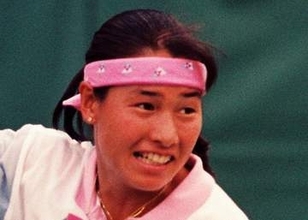 「え？誰？」「私の脳裏と違いすぎて…」レーサーと離婚…50代で再婚〝雰囲気ガラリ〟伊達公子さんの近影が話題「最高の笑顔」「相変わらず…タフですね！」