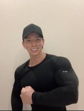 「戸愚呂弟みたい」筋肉タレント〝現実離れ〟驚愕の肉体美にSNS騒然「どんなズボンはいてるんだろう」「この写真はもう〝フィクション超え〟てますね…」の声