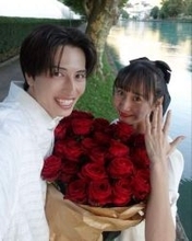 「作画崩壊、思い出した」〝世界一長いベッド〟妻にサプライズ動画が話題「絵面面白すぎ」「絵画のセンス笑」カップルYoutuberが投稿