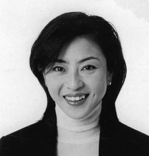 足首骨折から約1カ月半…入院中に還暦を迎えた松本明子の復帰姿が話題「60歳過ぎには見えない」「若いから治るのが早いかな？」