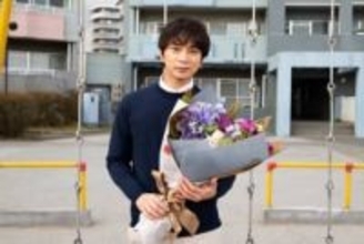 「突然でびっくり」「まさかの…」松本潤、11歳下歌手と熱々ハグで密着…〝親密2S〟オフ姿に「何きっかけなの?」「知らなかった」「楽しそう」の声