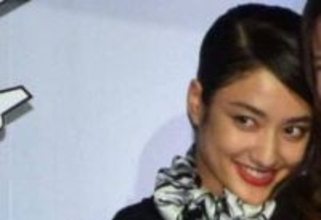 「うゎ〜強烈」出川ガール古参メンバー、ボディライン際立つ妖艶ドレス〝バックショット〟が話題の谷まりあ「世界一美しい」「眼福です」