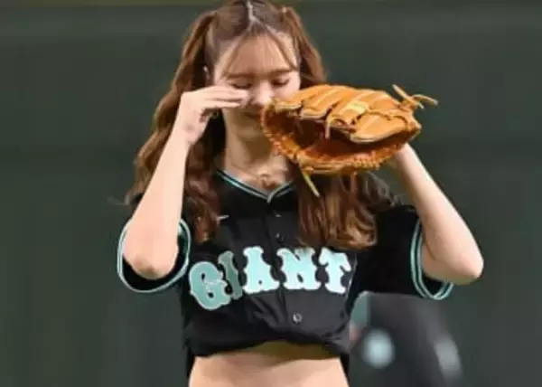 「いや、唐突なお腹ッ!!」妊娠発表から2か月〝今限定デニム〟マタニティコーデの藤田ニコルに驚き「どうやって履いて…?」「あっという間に大きくなっている!!」