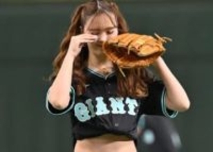 「いや、唐突なお腹ッ!!」妊娠発表から2か月〝今限定デニム〟マタニティコーデの藤田ニコルに驚き「どうやって履いて…?」「あっという間に大きくなっている!!」