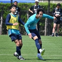 「代表でも重宝されているのが分かる」　明大、FC東京の後輩が語るサッカーW杯日本代表・長友佑都の存在感