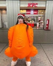 「36cm差で…」衝撃3サイズ告白、35歳アイドル〝モチモチ〟ショットに反響「努力家すぎる」「収まりきれない」