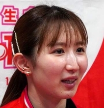 「卓球とは違う一面が…」すっぴん公開の早田ひな〝変身〟姿に「競技中が一番かと思ったがメイクすると無敵に」「一段と大人の女性だね」の声