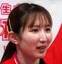 「卓球とは違う一面が…」すっぴん公開の早田ひな〝変身〟姿に「競技中が一番かと思ったがメイクすると無敵に」「一段と大人の女性だね」の声
