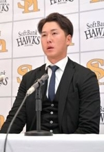 「数字だけみたら…」巨人→ソフトバンクへトレード加入の秋広優人が現状維持で更改　球界代表する2選手に弟子入りする贅沢なオフ