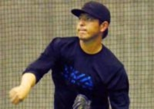 「50センチくらい違う!?」「この身長差いい♡」44歳元メジャーリーガーが結婚23周年〝妻と寄り添い2ショット〟「憧れ」「理想の夫婦」の声