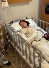 「頭皮を切って、ネジを入れ骨をつなぎ…」スノボ事故で顔中骨折したキャリアコーチの〝経過動画〟が話題「ここまで立ち上がった姿に感動」「元気貰った」