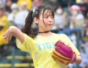 「普通にJKに見えた」34歳声優〝大胆ミニスカ制服姿〟見返りショットの上坂すみれが話題「現役世代よりもセーラー服が似合ってますね」