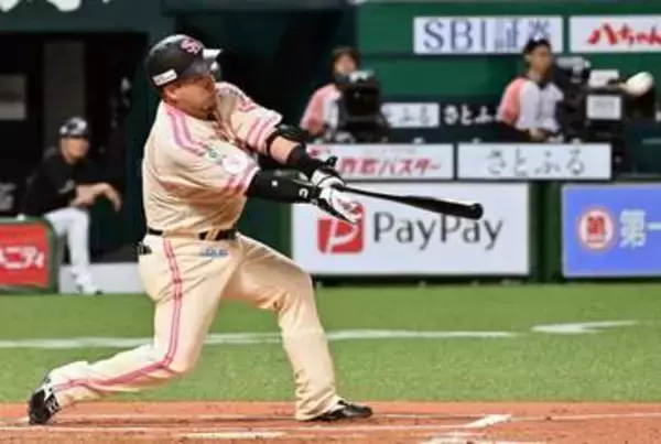 「あれでホームランになる、っていう感覚を持っておけば…」ソフトバンク山川穂高が泳ぎながら放った一発で得たもの