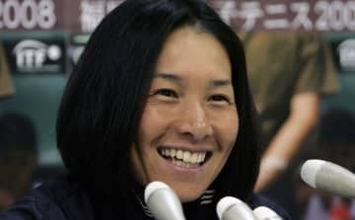 「お顔が似てきた…」〝50代再婚〟電撃発表から3年！有名アスリート、ダンディ夫と密着2ショットに反響「仲良しの証拠」「とにかく旦那さまがカッコいい」