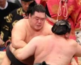 休場の明生は腰の椎間板ヘルニア　大相撲九州場所