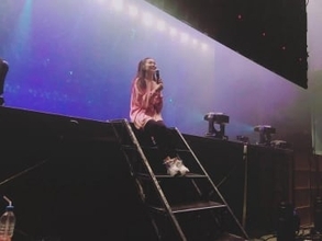 「顔変わっ!?」「雰囲気変わったけど好き」人気絶頂期に卒業…〝激変〟した元アイドル、武道館に現れファン衝撃「一瞬誰か…」「さらにパワーアップした」