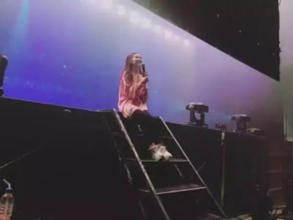 「顔変わっ!?」「雰囲気変わったけど好き」人気絶頂期に卒業…〝激変〟した元アイドル、武道館に現れファン衝撃「一瞬誰か…」「さらにパワーアップした」