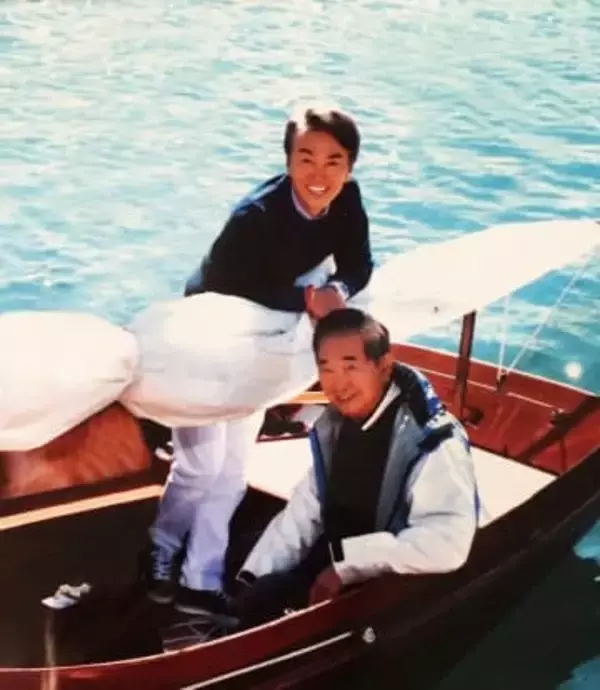 父は元都知事、弟は環境大臣…政界引退の68歳〝意外な愛車〟披露に衝撃「びっくり」「機能面で言えばこれが最高」「ベストチョイス」