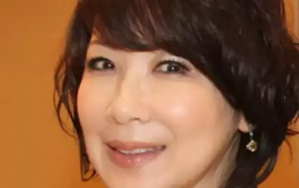 「たま蘭ッス」伊藤蘭〝伊藤蘭との2ショット〟に反響「お茶目なんだから～」「Ｔシャツ、かわいい」