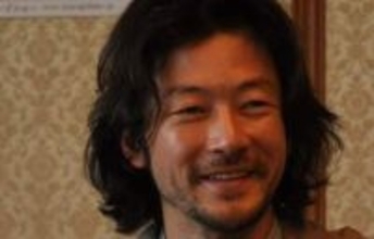 「言われてみれば似てる」浅野忠信の母、75歳モデル・浅野順子〝TV出演〟姿に「オジーのTシャツ着ていらっしゃる」「若ッ！！」の声