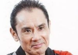 「目力凄く…」71歳片岡鶴太郎〝仰天〟銀髪ショットに「間違いなくハマり役」「さすがファッショナブル」