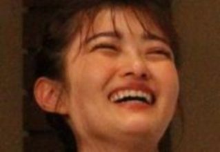 「え…」4人姉妹の井上咲楽〝製果学生の三女顔出し〟2ショットに反響「目元そっくり♡」「凄い透明感」