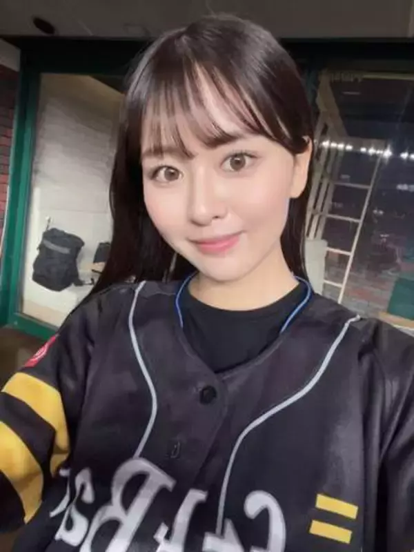 「今は亡き父が…」〝お宝公開〟野球好きグラドル下村明香「今や勝利の女神様」「ホークス愛、伝わりました」