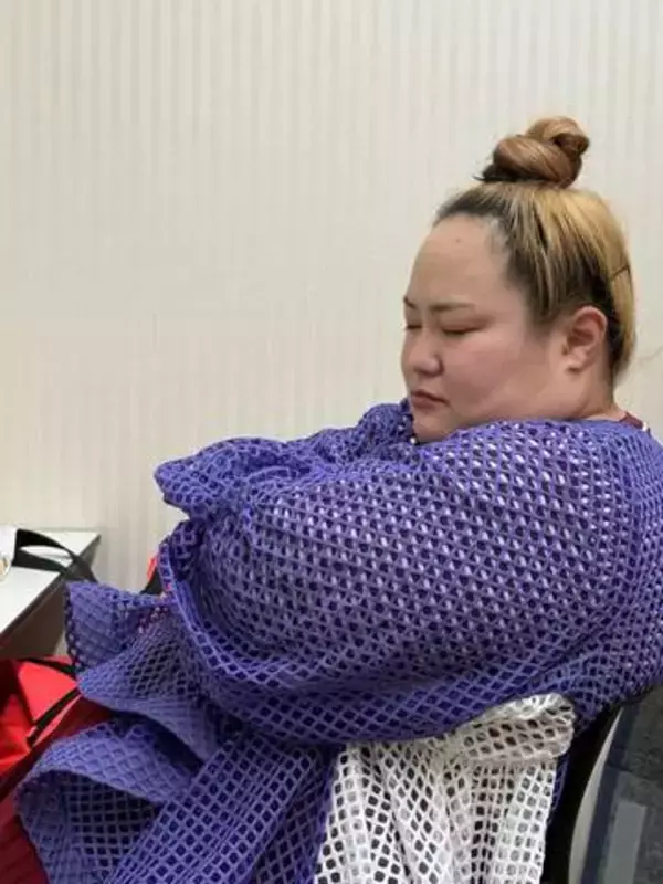 「風呂上がり？」「アメリカを感じる」おかずクラブ・ゆいP〝誕生日ショット〟に「40歳に見えない」の声