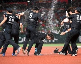 「マーベラス！！」西武・長谷川信哉が球団24年ぶりの2試合連続サヨナラ打　パ・リーグ12人目　西口文也監督が通算100勝