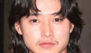 「マジで？？」朝ドラ出演から11年…山﨑賢人〝大役〟報告ビジュにファン衝撃「インパクト凄っ!!!」「貫禄と渋味が…」「2028年まで生き延びる!」