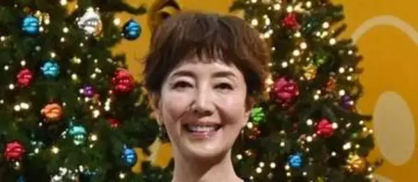 「存在感がすごい」〝別人級〟銀髪姿に騒然、68歳戸田恵子のドラマショットが話題