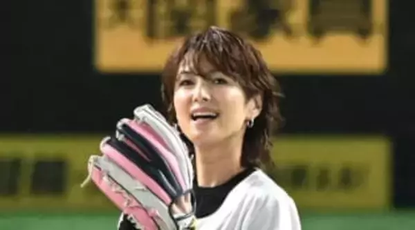 「爽やか美魔女が輝いて…」〝夜の六本木〟ショット、吉瀬美智子に脚光「六本木が似合います」「カッコ可愛い大女優」