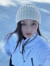 〝令和の最強ヒロイン〟20歳青学大生モデルの加藤栞〝透け透け白ドレス〟ショットに「美の象徴だ」「めちゃめちゃエレガンス」