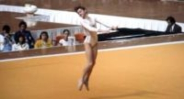 「えええ…」ナディア・コマネチさん〝64歳のレオタード姿〟に騒然！「面影ある」「体型維持に驚き」ビートたけしのギャグが一世風靡