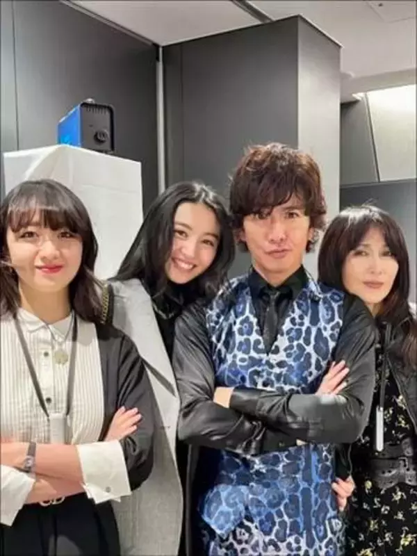 「静香を愛してるんだな」木村拓哉〝妻の激レア写真〟で誕生日を祝福！「大好きなのがすごく伝わってきた」「愛！」と反響続々