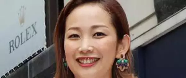 「えええ!!!いつの間に!?!?!?」〝極秘出産〟中上真亜子、すっかりママ！親子姿に「出産したとは思えない！」「お母さんになってる」「足のお母さん指どうなってんの？笑」