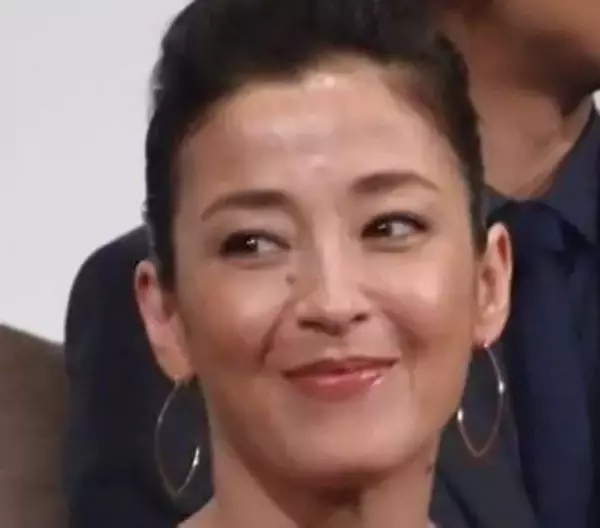 「顔変わりすぎて誰か…」53歳・宮沢りえ〝印象ガラリ〟最新姿に驚きの声も「まるで別人」「前髪切ったから？」