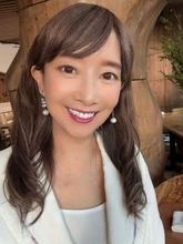 「姉がいたの」「顔そっくり！」71歳になったアグネス・チャン〝姉妹ショット〟に騒然「左がアグネス・チャン?」