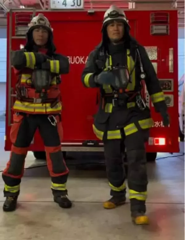 「これが出来たら運動神経がいいらしい」動画で10万バズ！山形の消防士〝挑戦ショット〟に大反響「さすが消防士さん！」「62歳できました」「立てないっ！」